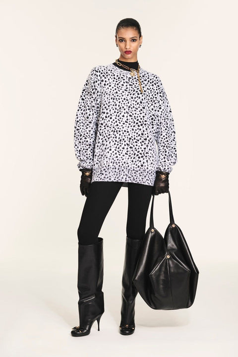 Versace Resort 2025: Nổi Loạn Sắc Màu Cùng Tự Do Thể Hiện Cá Tính Versace Resort 2025: Nổi Loạn Sắc Màu Cùng Tự Do Thể Hiện Cá Tính