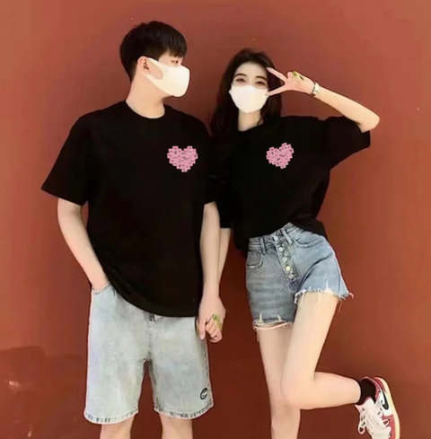 Mẫu Áo Thun Cặp Dễ Thương Nhất 2025 Không Thể Bỏ Qua Mẫu Áo Thun Cặp Dễ Thương Nhất 2025 Không Thể Bỏ Qua