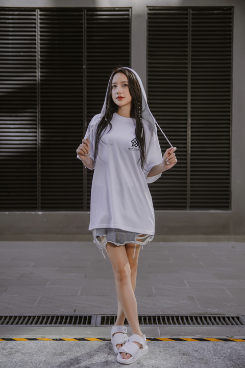 Áo Thun Trắng Trơn: Item Tối Giản Nhưng Tinh Tế Áo Thun Trắng Trơn: Item Tối Giản Nhưng Tinh Tế