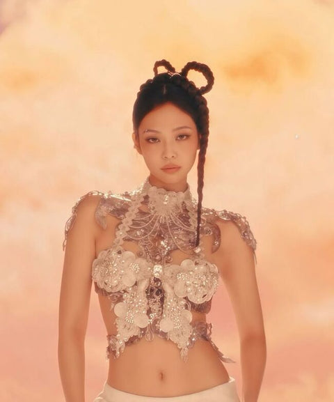Jennie M/V Khiến Phong Cách Thời Trang K-Pop Bùng Nổ Jennie M/V Khiến Phong Cách Thời Trang K-Pop Bùng Nổ