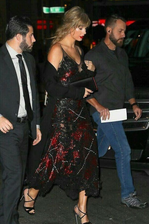 Màu Đen Phối Với Màu Nào Theo Gu Thảm Đỏ Của Sao US-UK? Màu Đen Phối Với Màu Nào Theo Gu Thảm Đỏ Của Sao US-UK?