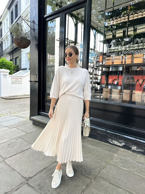 Mix Chân Váy Xếp Ly Ngắn Cách Nào Cũng Thành Hot Girl Look Mix Chân Váy Xếp Ly Ngắn Cách Nào Cũng Thành Hot Girl Look