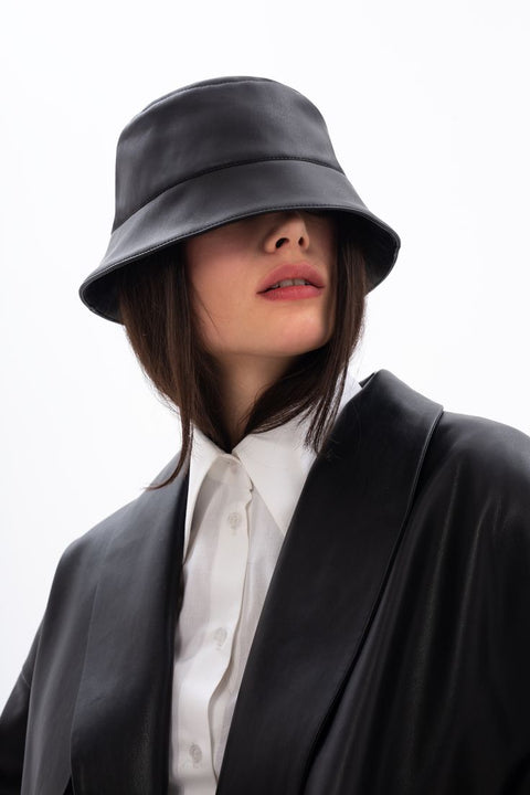 Mũ Bucket Là Gì? Item Đa Năng Từ Streetwear Đến Thời Trang Cao Cấp Mũ Bucket Là Gì? Item Đa Năng Từ Streetwear Đến Thời Trang Cao Cấp