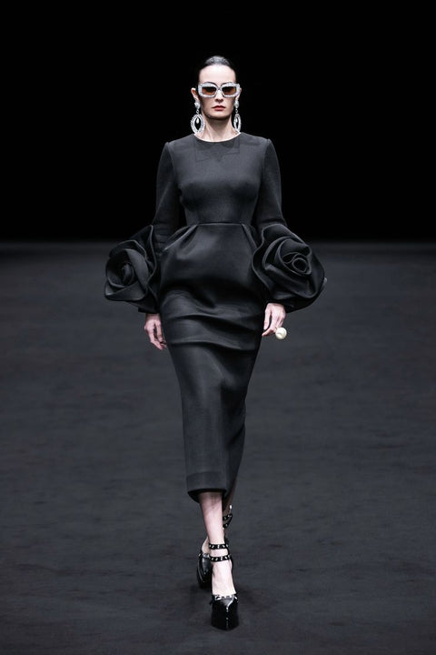 Nhà Thiết Kế Thời Trang Đình Đám Đứng Sau Những Bộ Cánh Đắt Giá Nhà Thiết Kế Thời Trang Đình Đám Đứng Sau Những Bộ Cánh Đắt Giá