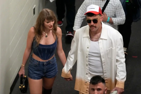Taylor Swift Và Bạn Trai Tỏa Sáng Với Outfit Đồng Điệu Cá Tính Taylor Swift Và Bạn Trai Tỏa Sáng Với Outfit Đồng Điệu Cá Tính